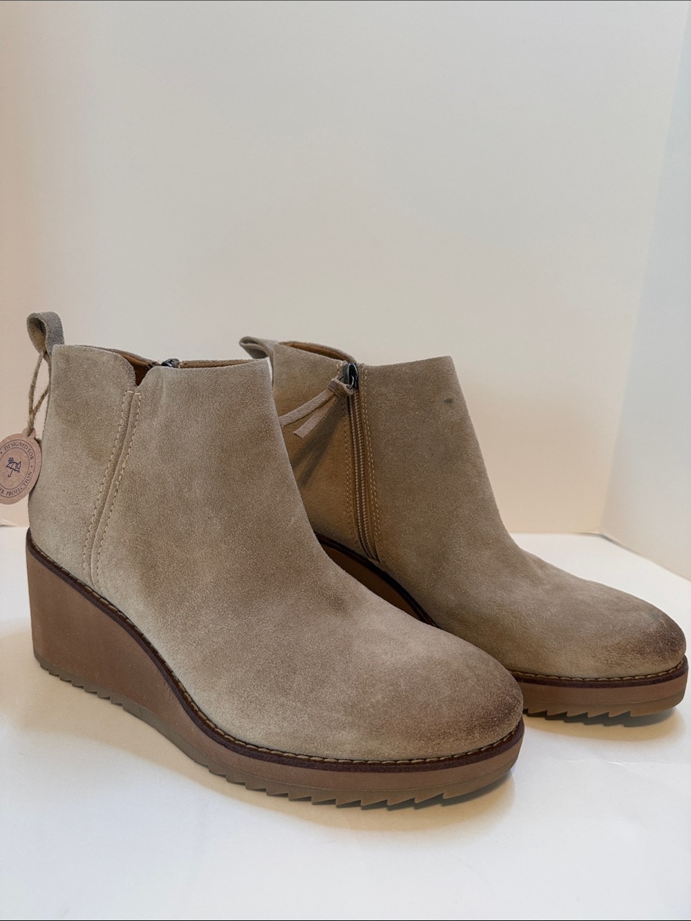 NWOT Nordstrom Sale SOFFT Brand suede tan dark brown wedge zip inside size 9.